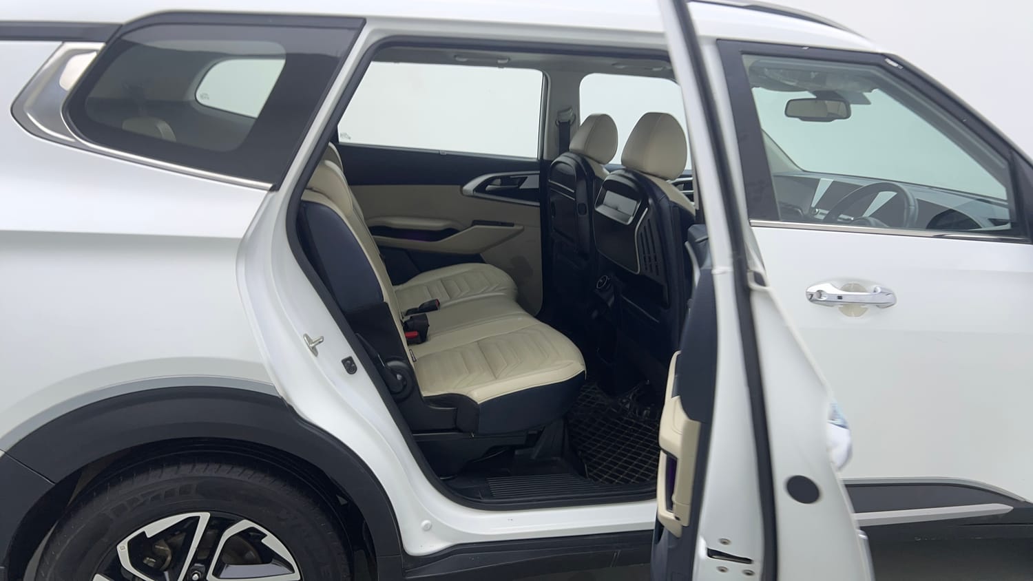 2022 Kia Carens Luxury Plus 1.4 Petrol 7 STR-18