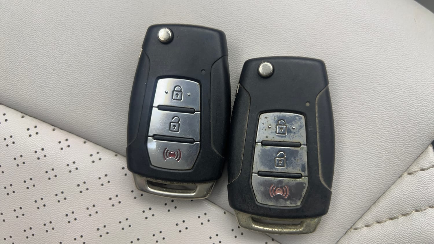 2021 Mahindra XUV 300 W8 (O) 1.2 Petrol-45