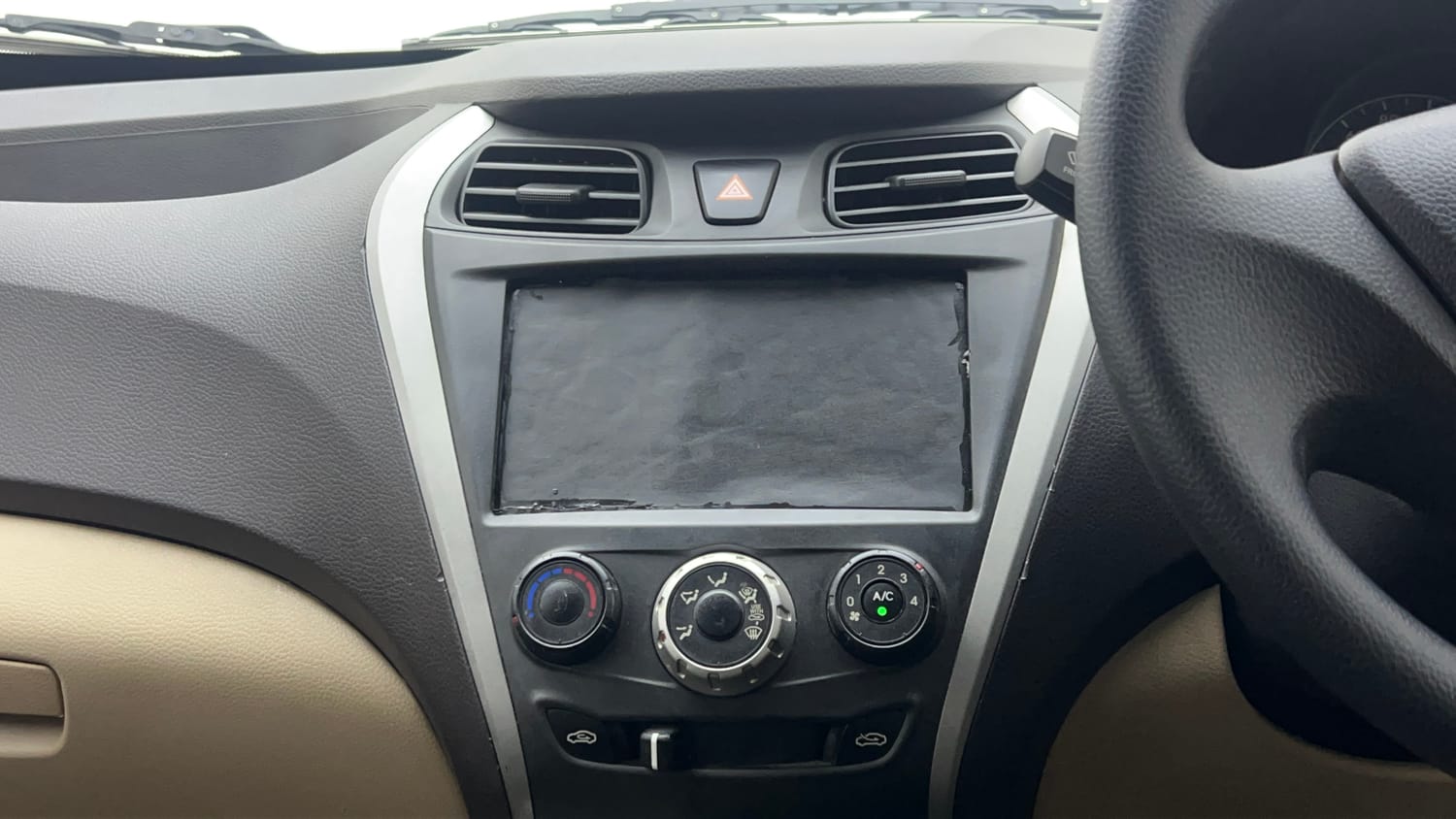 2015 Hyundai Eon Era +-13
