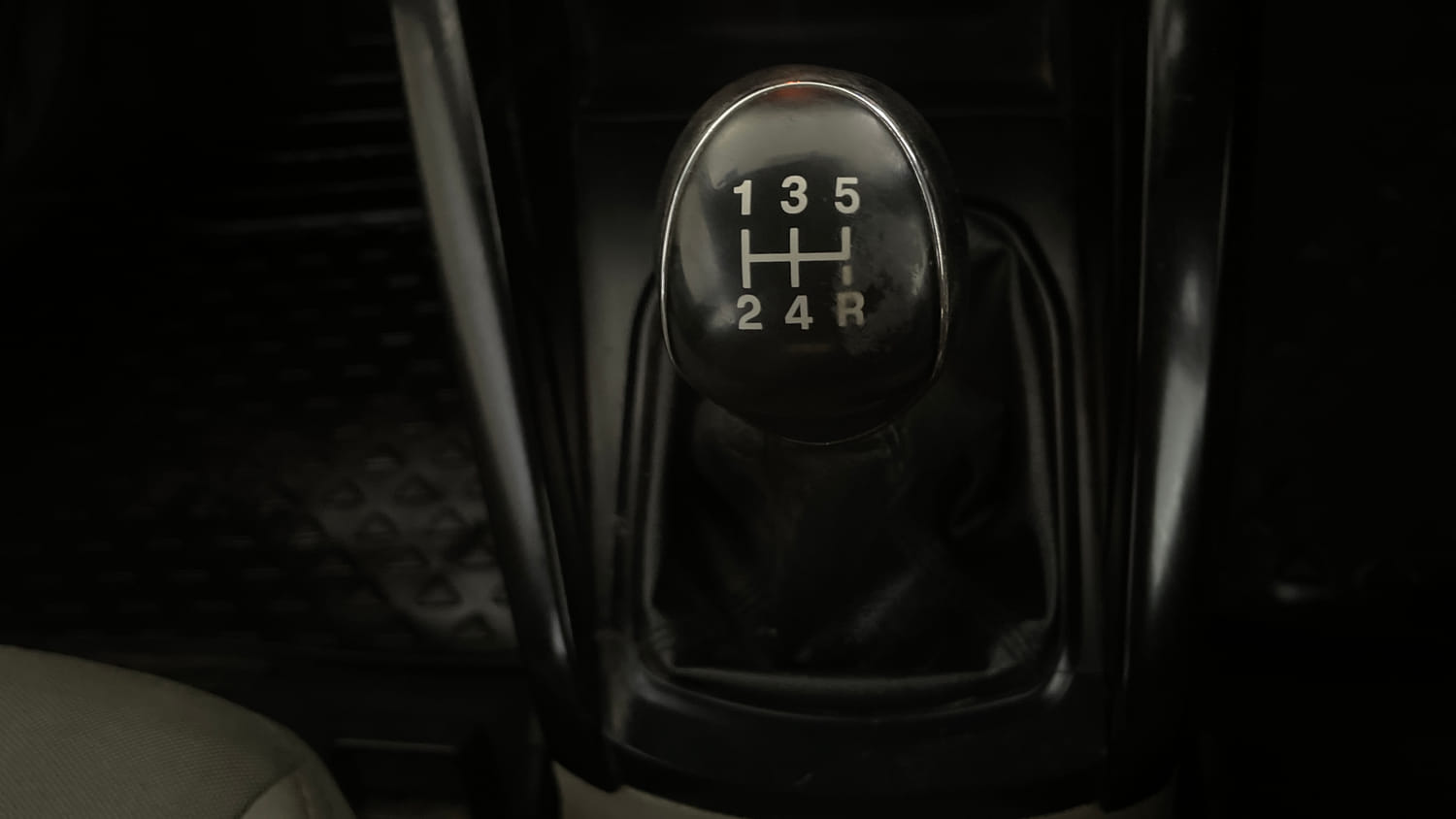 Used 2016 Ford EcoSport Trend 1.5L Ti-VCT Petrol Manual interior GEAR  KNOB VIEW
