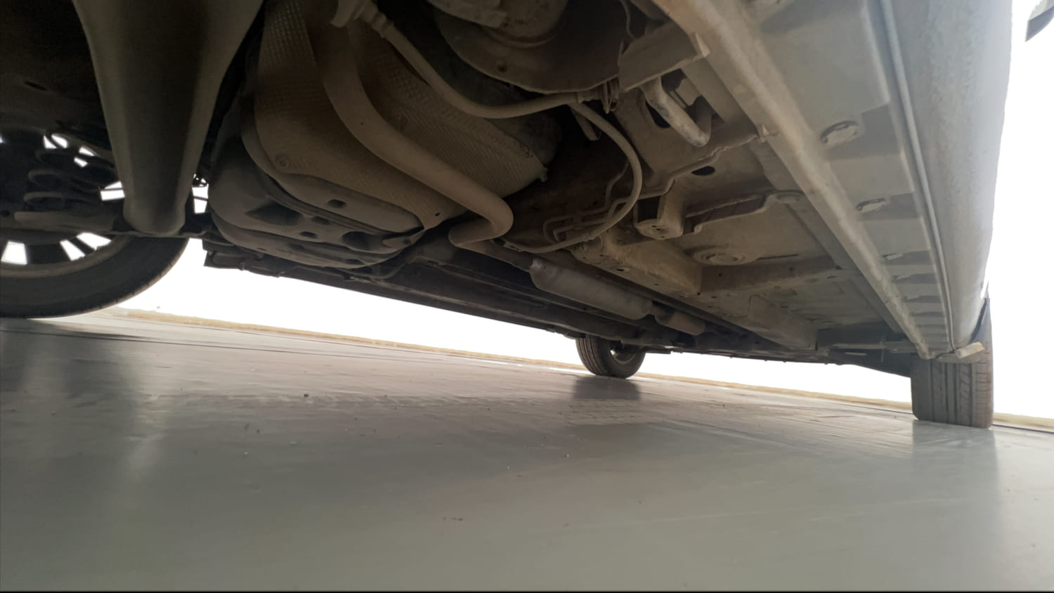 Used 2015 Maruti Suzuki Swift ZXi Petrol Manual extra REAR RIGHT UNDERBODY VIEW