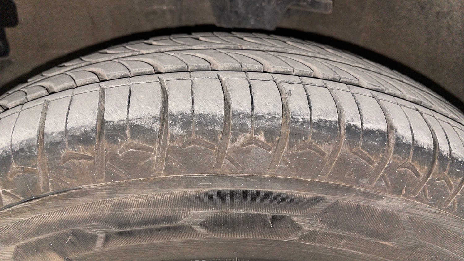 Used 2012 Hyundai i10 Sportz 1.2 AT Kappa2 Petrol Automatic tyres LEFT FRONT TYRE TREAD VIEW
