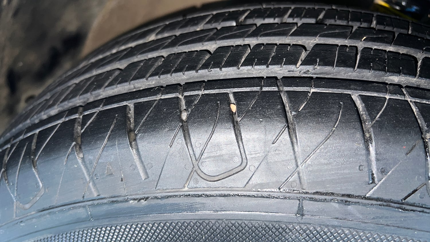 Used 2025 Mahindra XUV 3XO AX5L 1.2 Petrol Petrol Manual tyres RIGHT FRONT TYRE TREAD VIEW