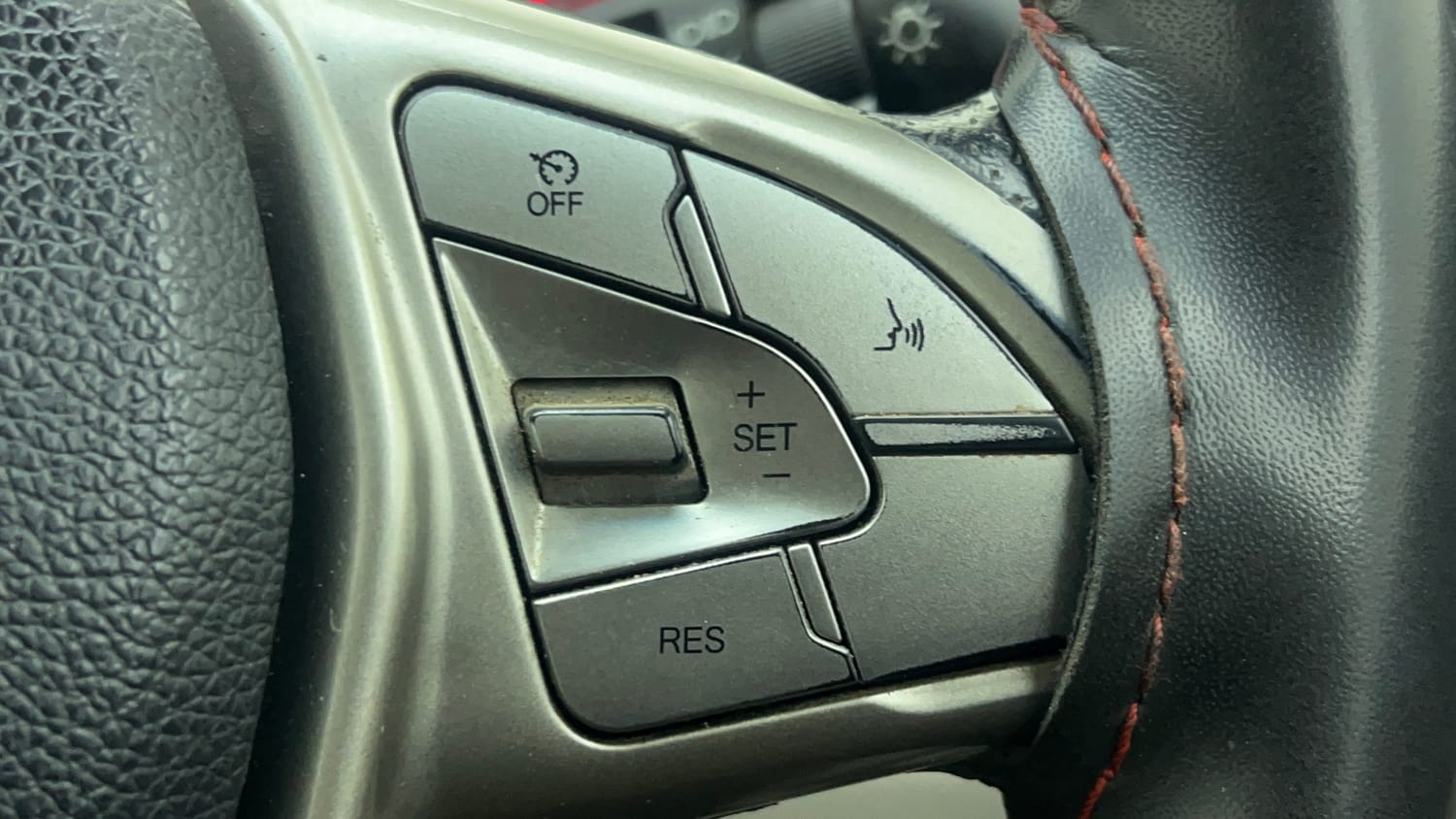 2021 Mahindra XUV 300 W8 (O) 1.2 Petrol-41
