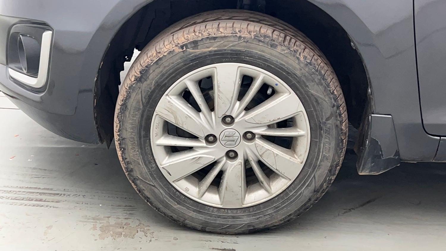 Used 2015 Maruti Suzuki Swift ZXi Petrol Manual tyres LEFT FRONT TYRE RIM VIEW