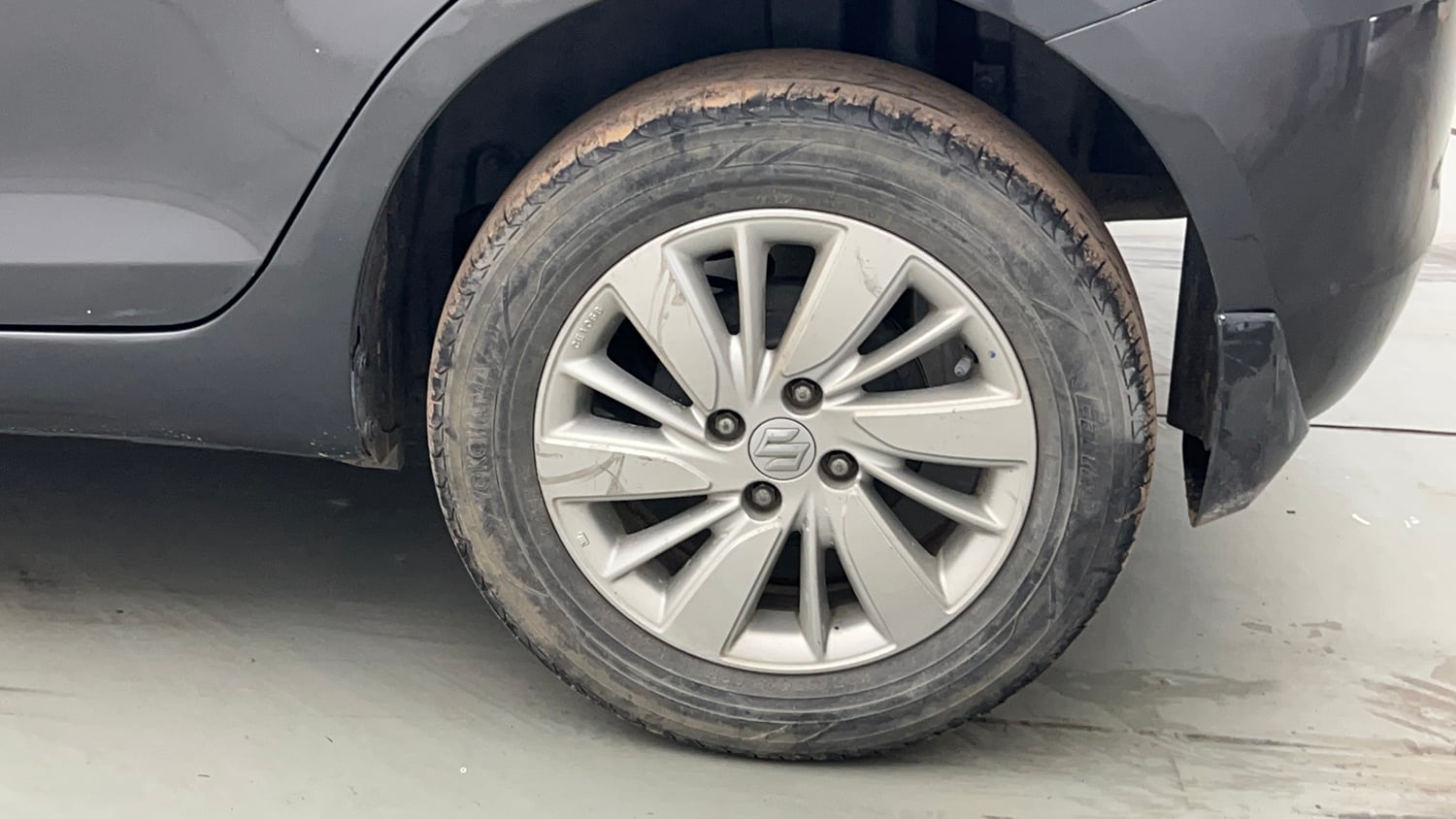 Used 2015 Maruti Suzuki Swift ZXi Petrol Manual tyres LEFT REAR TYRE RIM VIEW