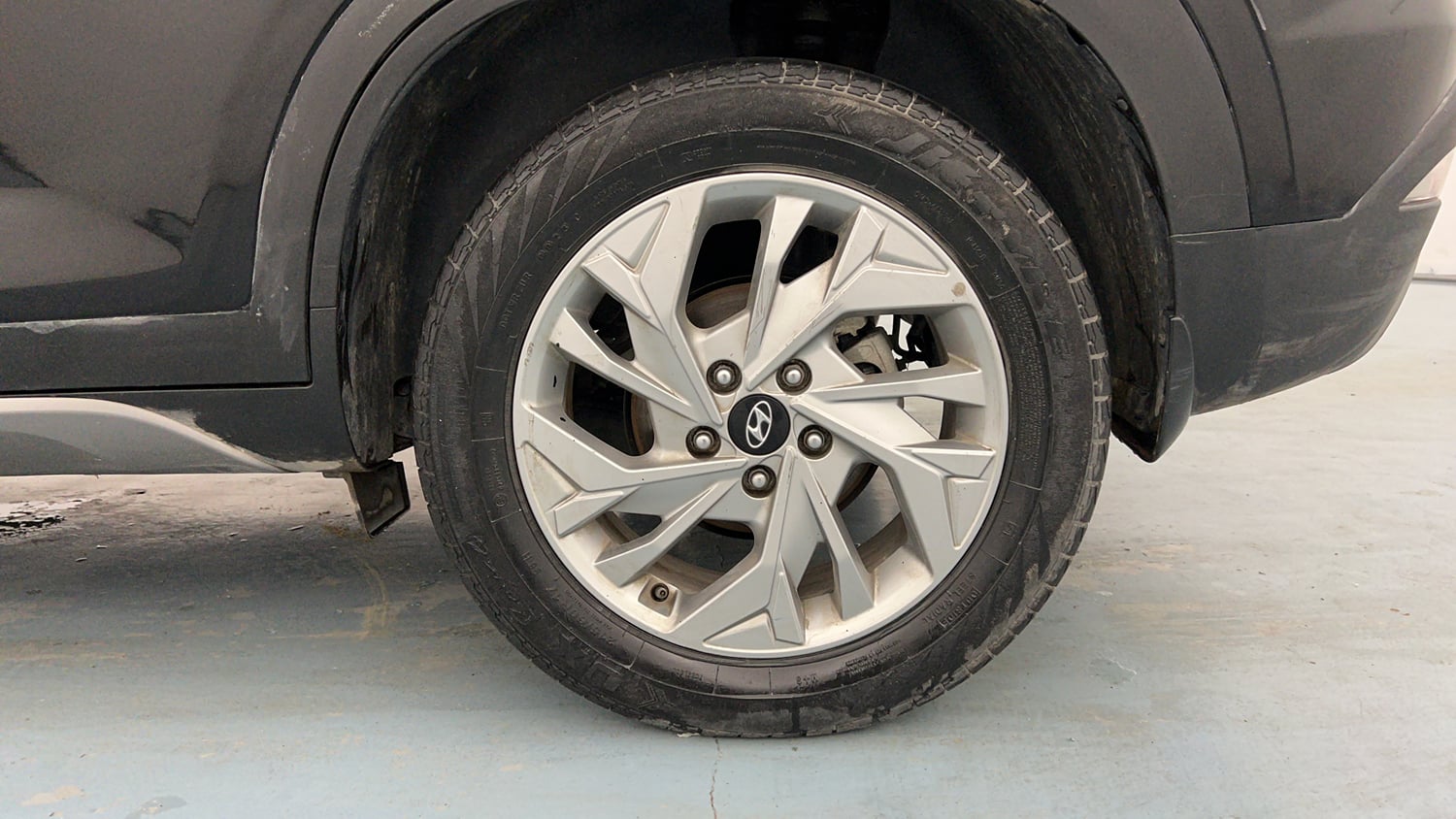 Used 2023 Hyundai Creta SX 1.5 Diesel Diesel Manual tyres LEFT REAR TYRE RIM VIEW