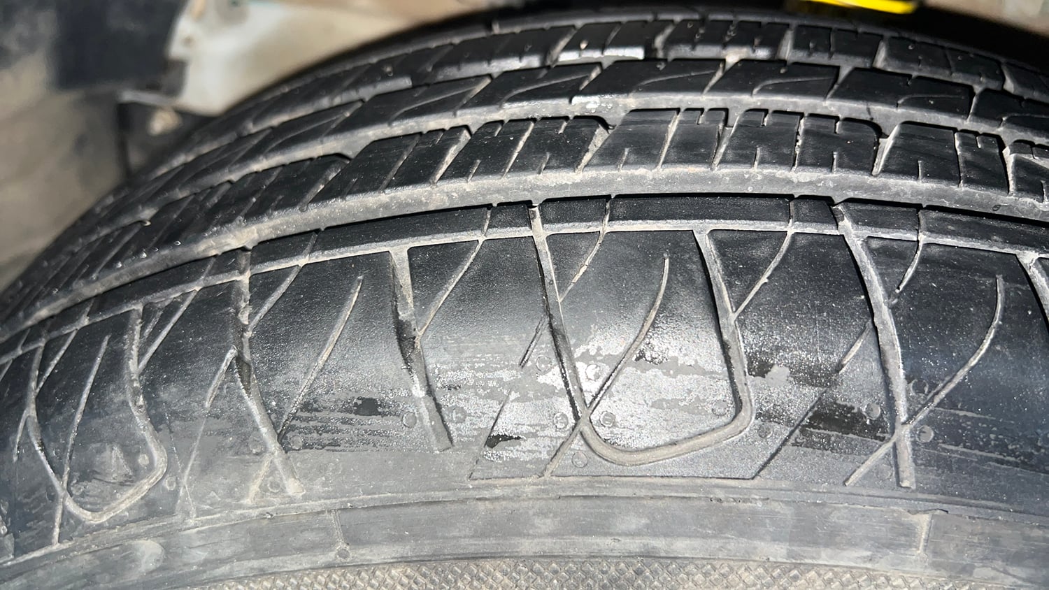 Used 2025 Mahindra XUV 3XO AX5L 1.2 Petrol Petrol Manual tyres LEFT FRONT TYRE TREAD VIEW