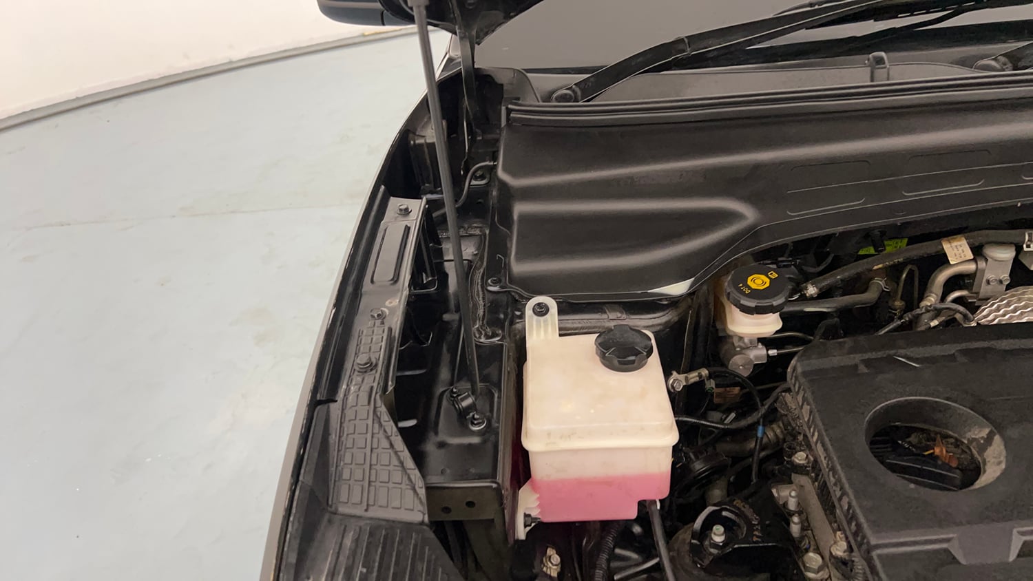 Used 2023 Hyundai Creta SX 1.5 Diesel Diesel Manual engine ENGINE RIGHT SIDE HINGE & APRON VIEW