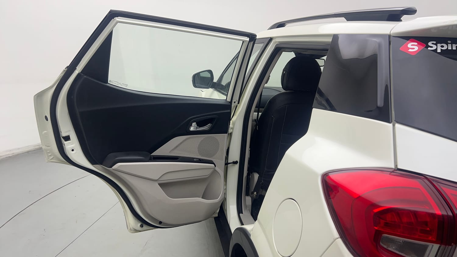 2021 Mahindra XUV 300 W8 (O) 1.2 Petrol-22