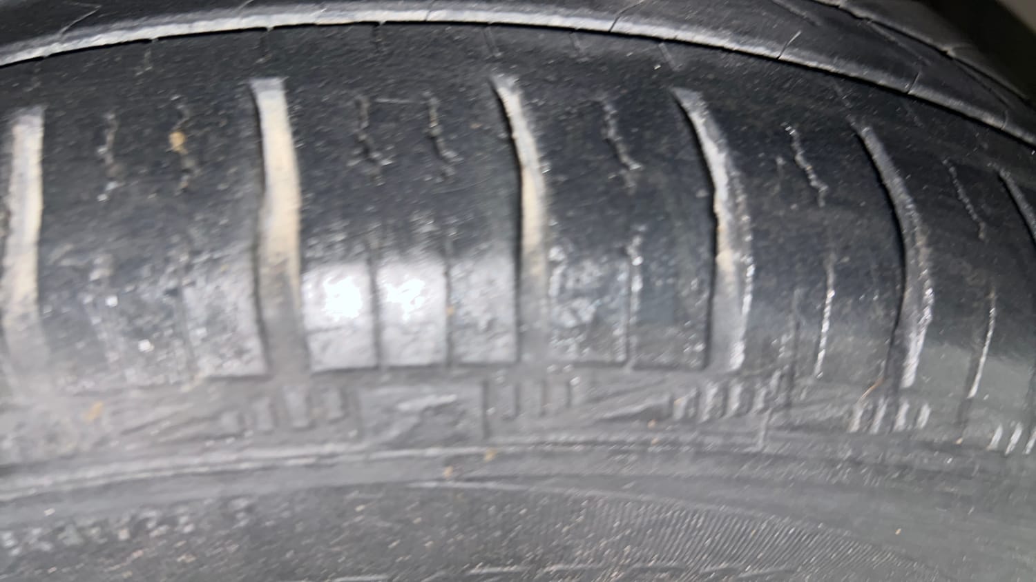 Used 2013 Hyundai i20 Sportz 1.2 Petrol Manual tyres RIGHT FRONT TYRE TREAD VIEW