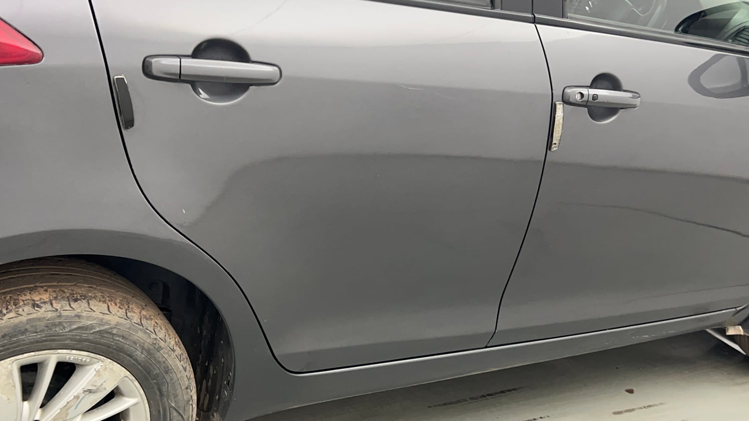 Used 2015 Maruti Suzuki Swift ZXi Petrol Manual dents MINOR SCRATCH