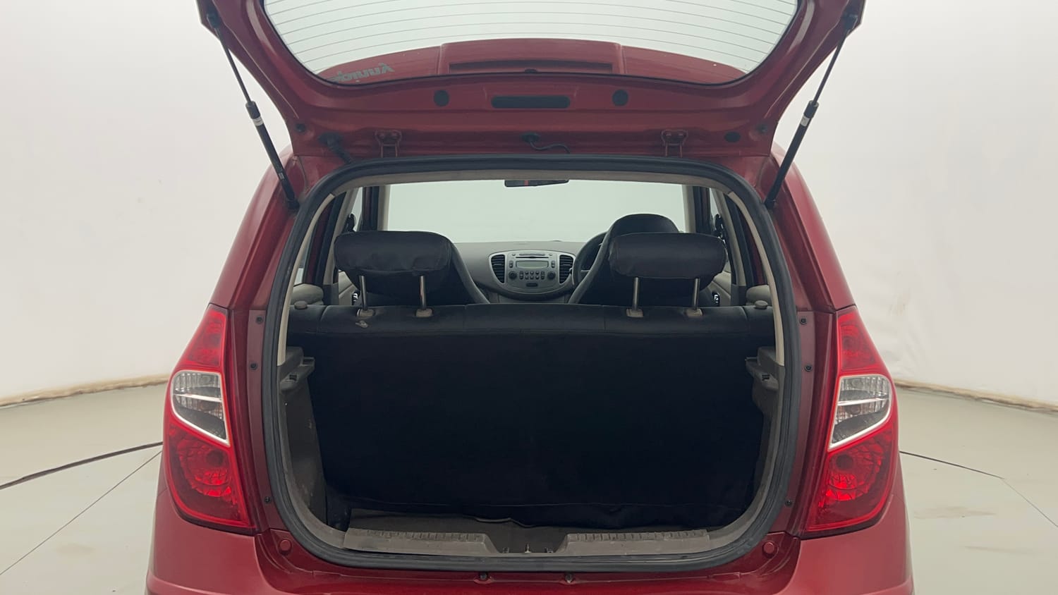 Used 2012 Hyundai i10 Sportz 1.2 Kappa2 Petrol Manual interior DICKY INSIDE VIEW