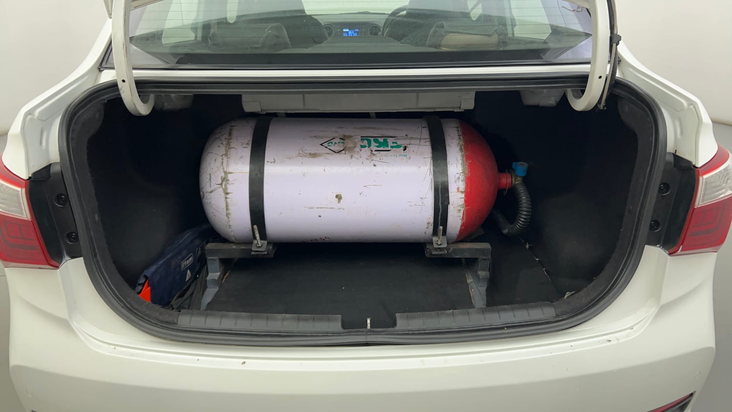Used 2020 Hyundai Xcent S Petrol+cng(outside fitted) Cng Manual interior DICKY INSIDE VIEW