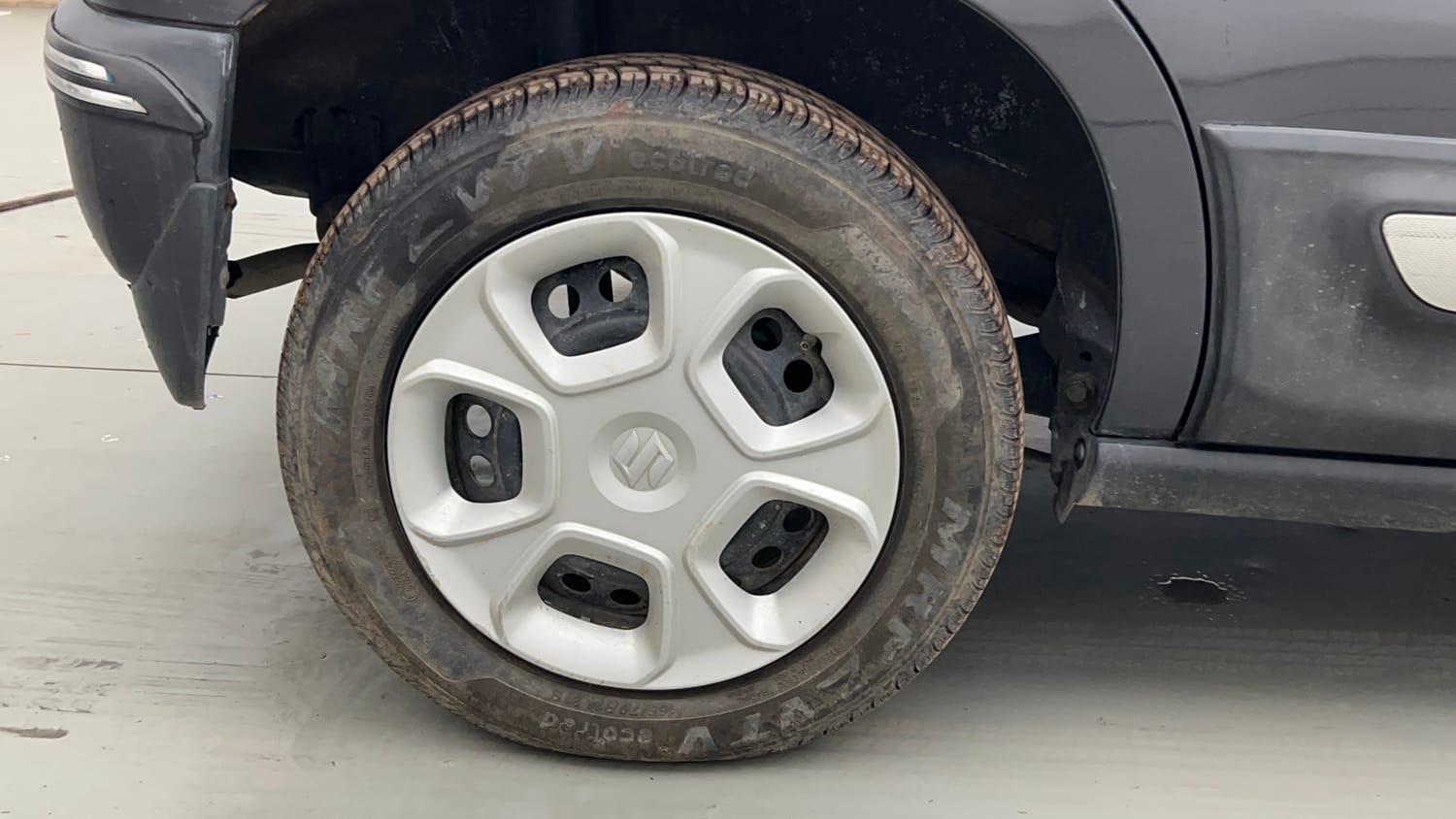 Used 2022 Maruti Suzuki S-Presso VXi Plus AMT Petrol Automatic tyres RIGHT REAR TYRE RIM VIEW