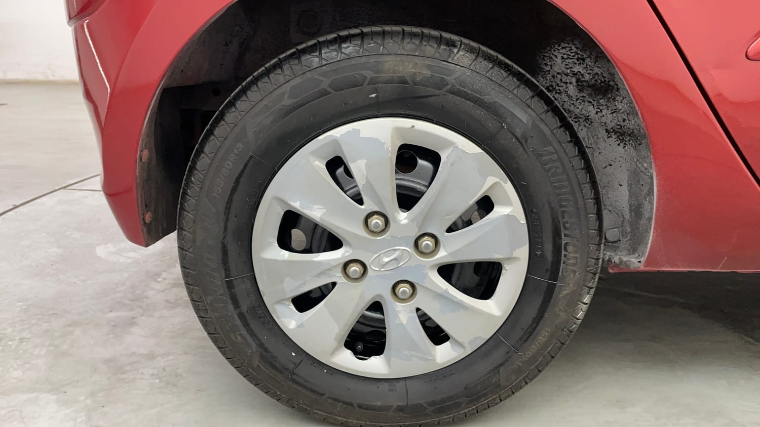 Used 2012 Hyundai i10 Sportz 1.2 AT Kappa2 Petrol Automatic tyres RIGHT REAR TYRE RIM VIEW