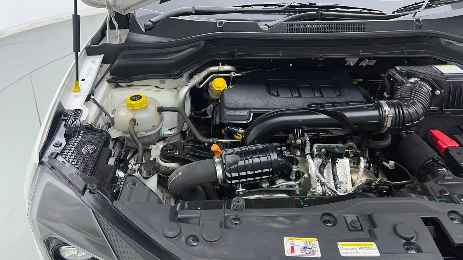 Used 2025 Mahindra XUV 3XO AX5L 1.2 Petrol Petrol Manual engine ENGINE RIGHT SIDE VIEW