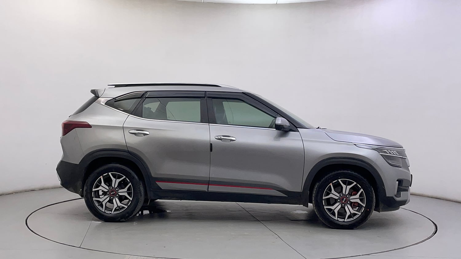 Used 2019 Kia Seltos GTX Plus 1.4 Petrol Manual exterior RIGHT SIDE VIEW