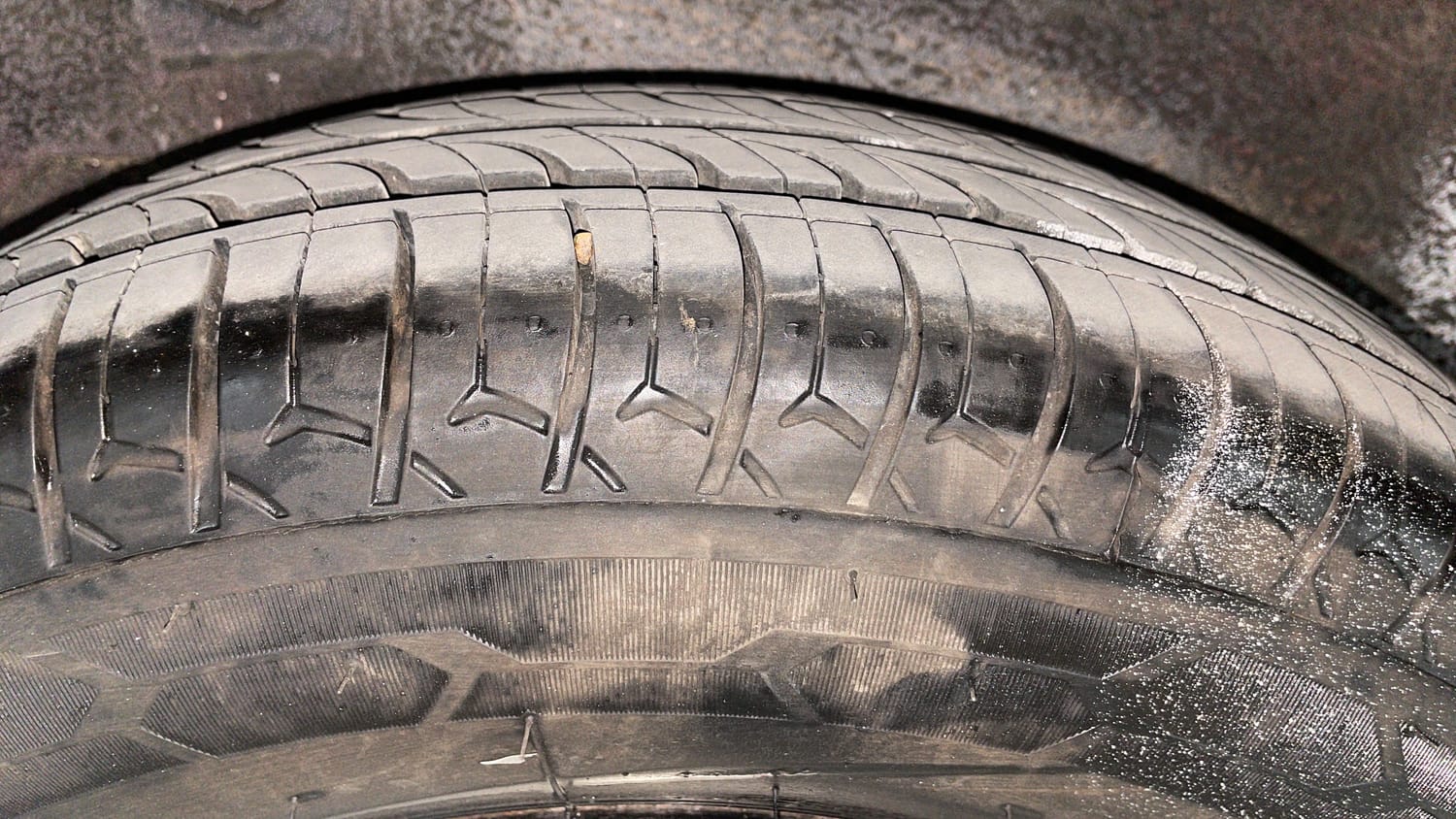 Used 2012 Hyundai i10 Sportz 1.2 AT Kappa2 Petrol Automatic tyres RIGHT REAR TYRE TREAD VIEW