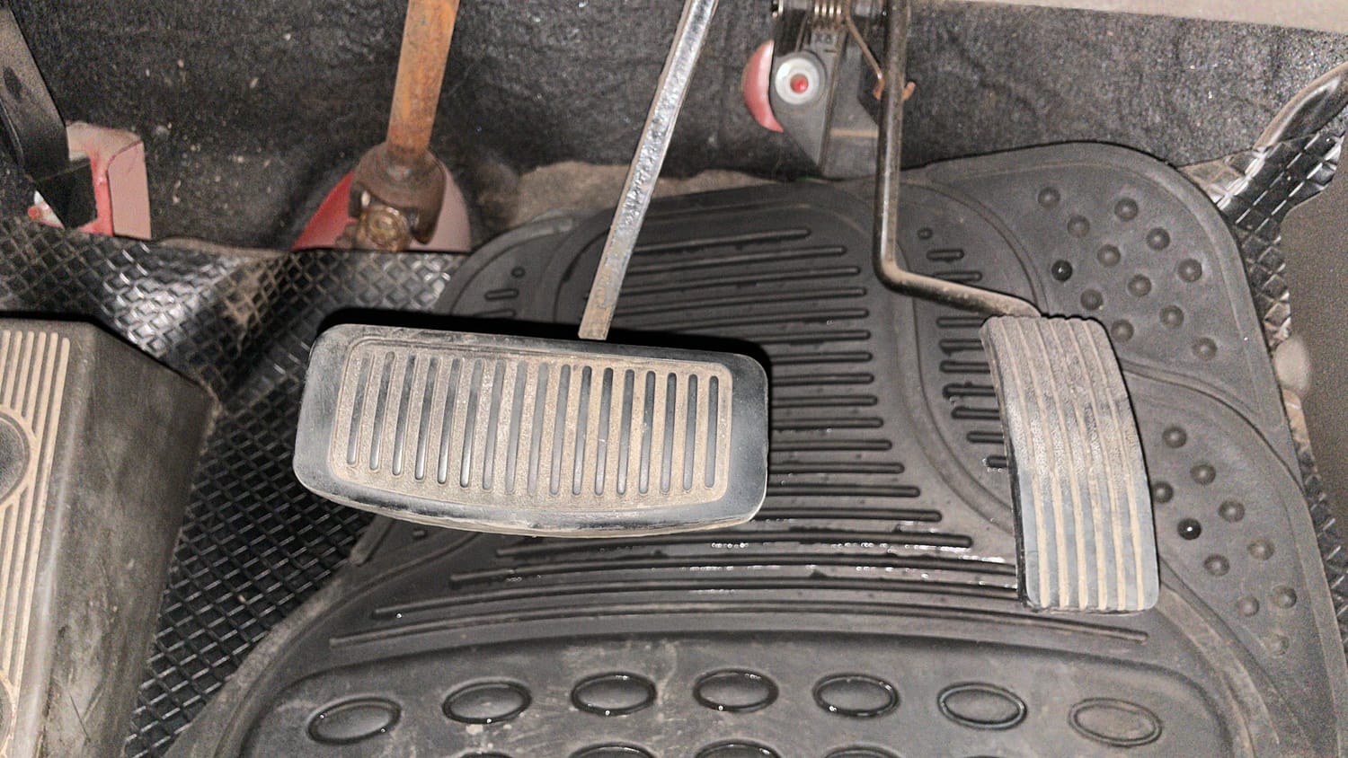 Used 2012 Hyundai i10 Sportz 1.2 AT Kappa2 Petrol Automatic interior PEDALS VIEW