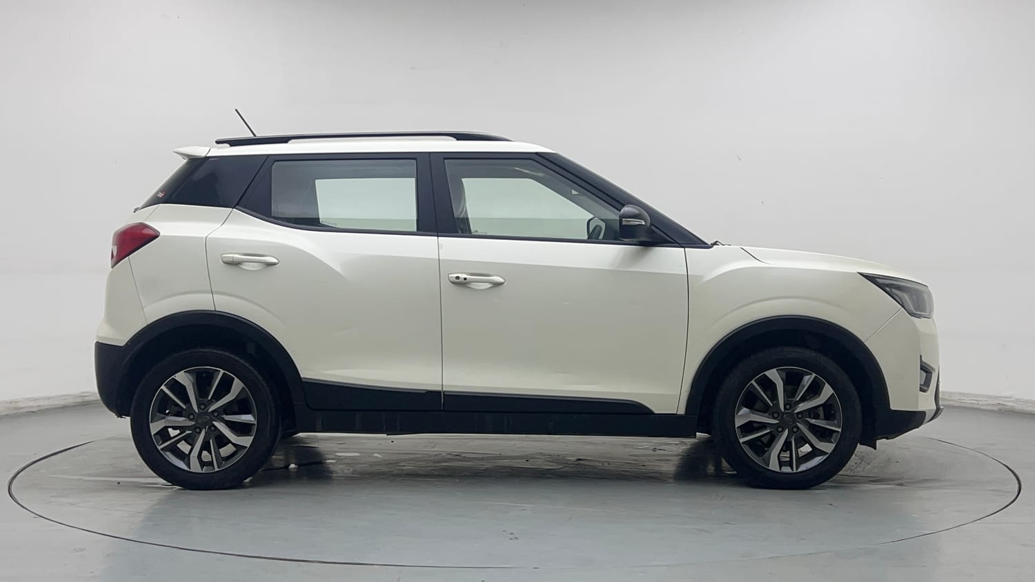 2021 Mahindra XUV 300 W8 (O) 1.2 Petrol-5