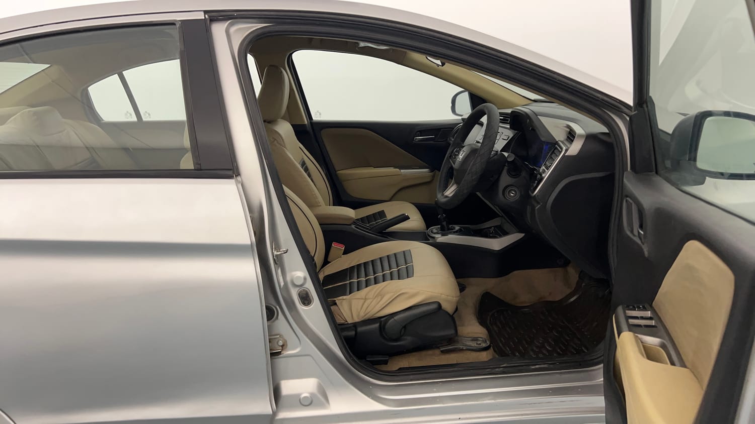 Used 2016 Honda City V Petrol Manual interior RIGHT SIDE FRONT DOOR CABIN VIEW