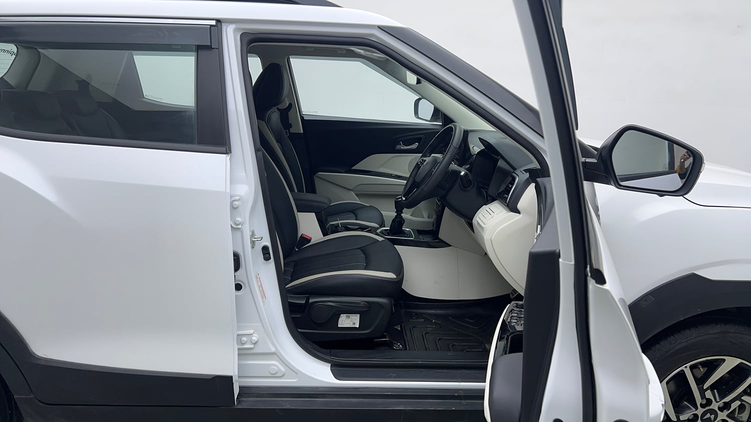 Used 2025 Mahindra XUV 3XO AX5L 1.2 Petrol Petrol Manual interior RIGHT SIDE FRONT DOOR CABIN VIEW