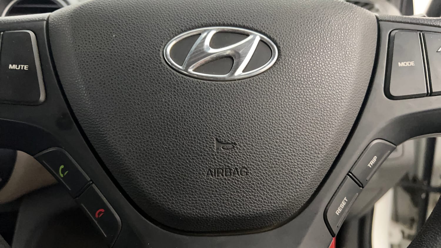 Used 2020 Hyundai Xcent S Petrol+cng(outside fitted) Cng Manual top_features Airbags
