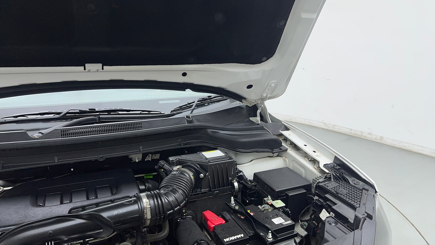 Used 2025 Mahindra XUV 3XO AX5L 1.2 Petrol Petrol Manual engine ENGINE LEFT SIDE HINGE & APRON VIEW
