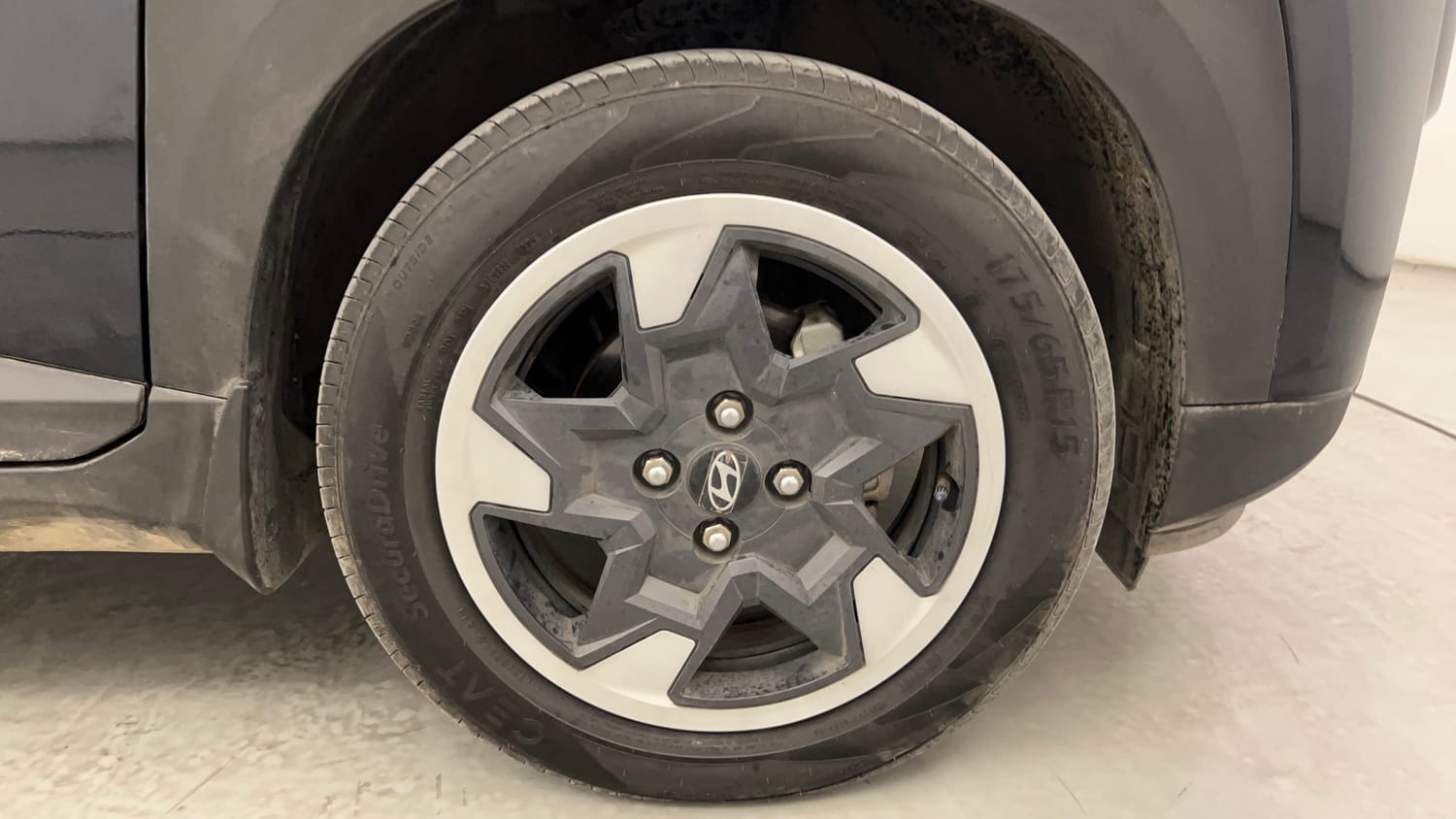 Used 2025 Hyundai Exter SX 1.2 MT Petrol Manual tyres RIGHT FRONT TYRE RIM VIEW