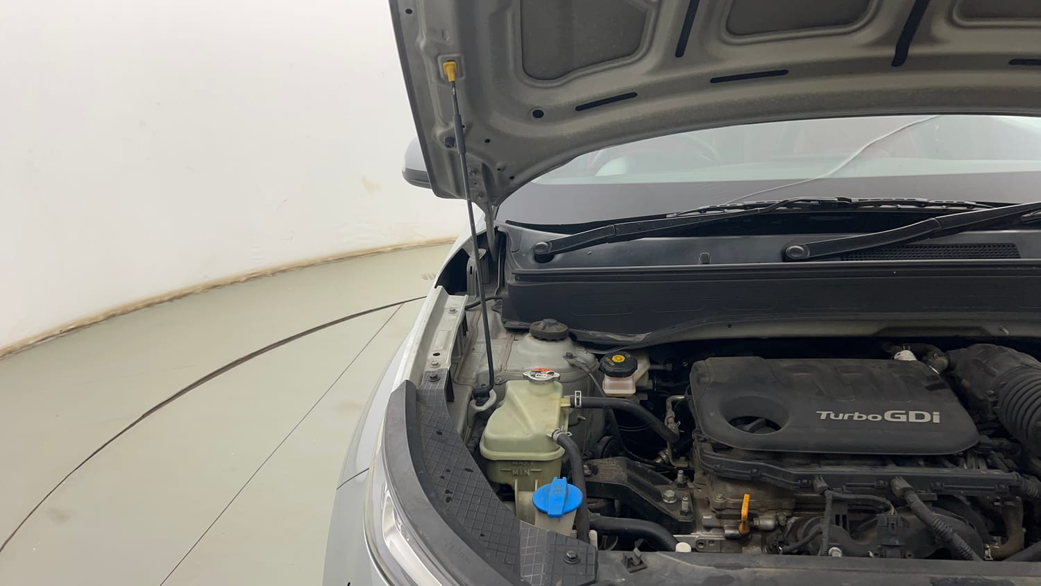 Used 2019 Hyundai Venue SX Plus 1.0 Turbo DCT Petrol Automatic engine ENGINE RIGHT SIDE HINGE & APRON VIEW