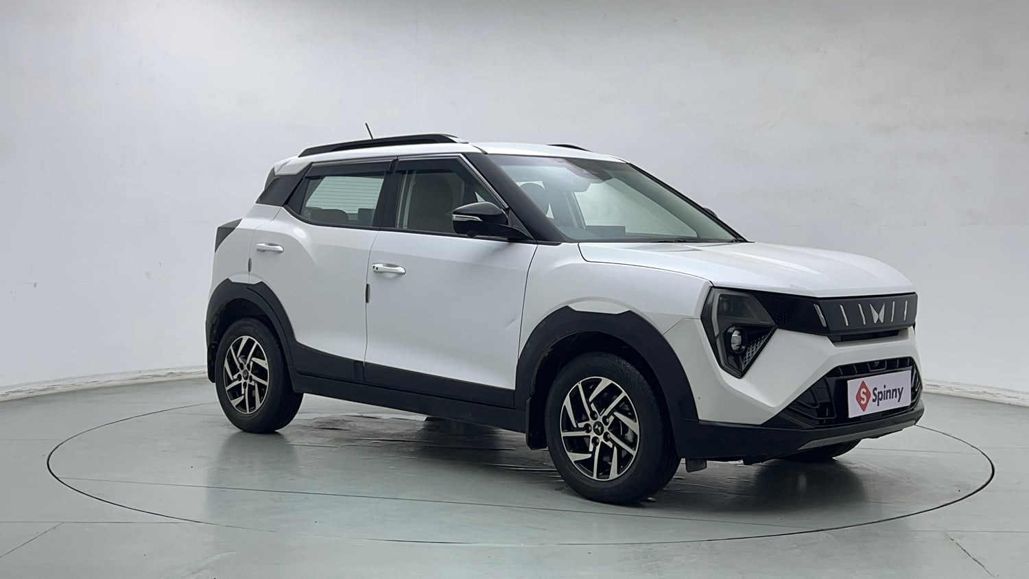 Used 2025 Mahindra XUV 3XO AX5L 1.2 Petrol Petrol Manual exterior RIGHT FRONT CORNER VIEW