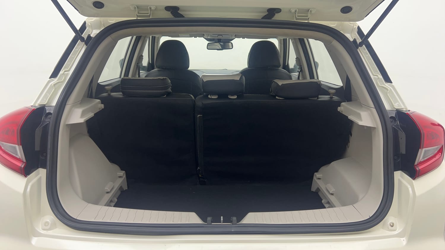 2021 Mahindra XUV 300 W8 (O) 1.2 Petrol-25