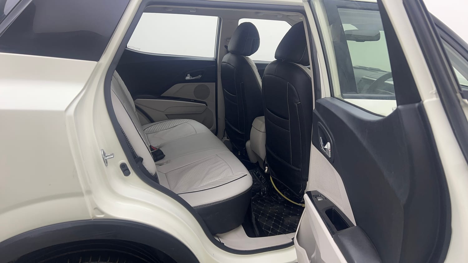 2021 Mahindra XUV 300 W8 (O) 1.2 Petrol-18