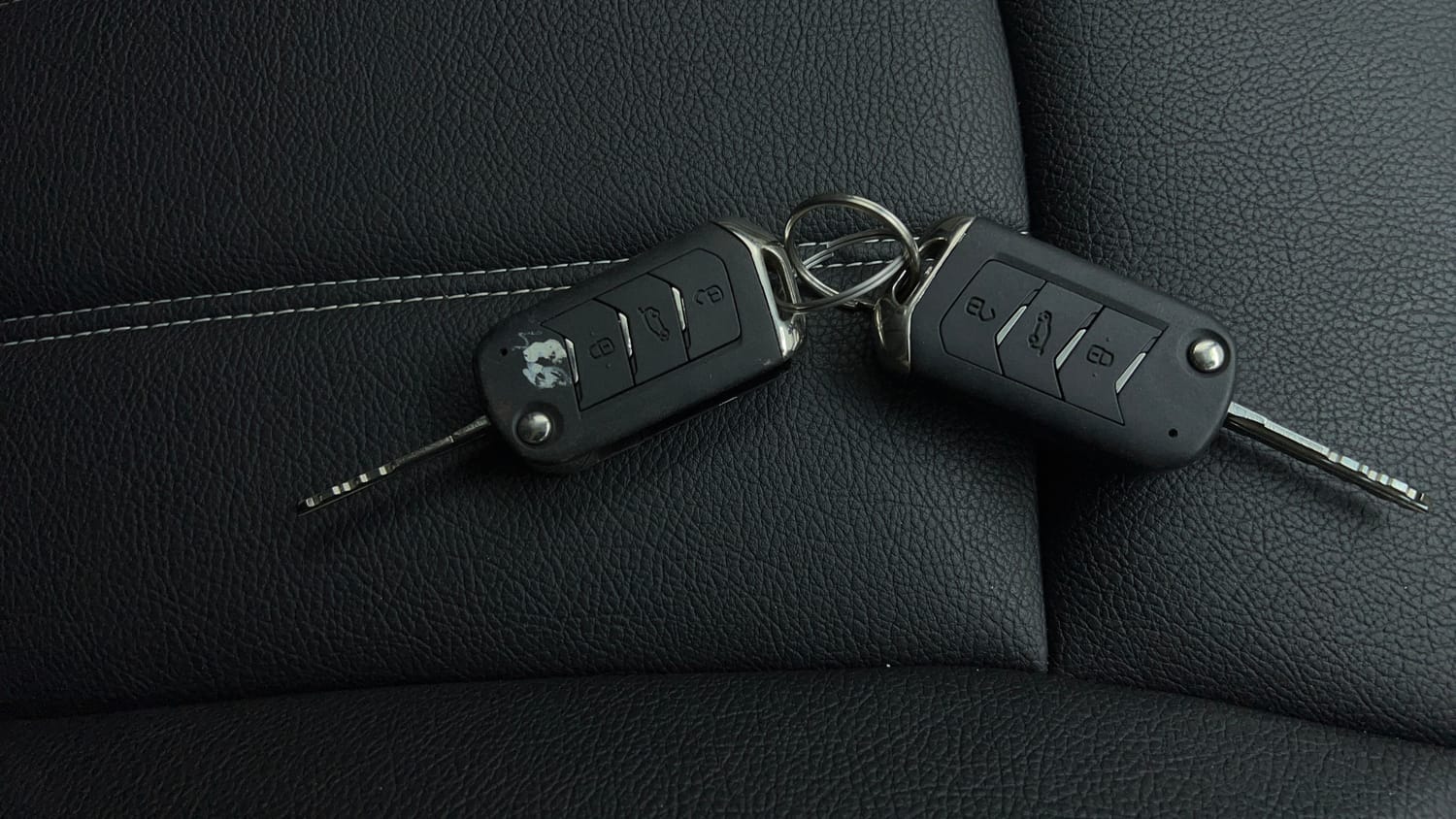 Used 2025 Mahindra XUV 3XO AX5L 1.2 Petrol Petrol Manual extra CAR KEY VIEW