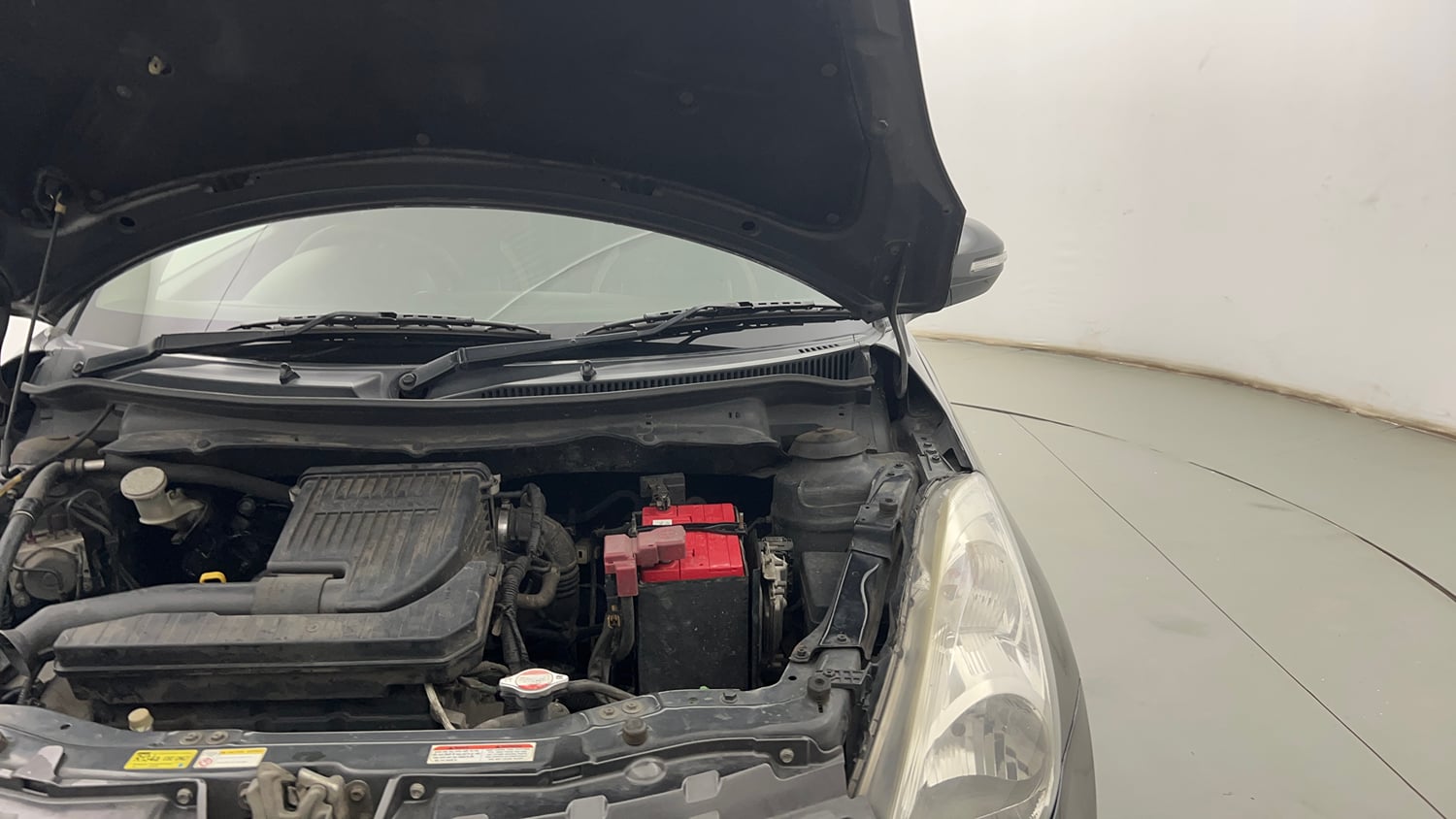 Used 2015 Maruti Suzuki Swift ZXi Petrol Manual engine ENGINE LEFT SIDE HINGE & APRON VIEW