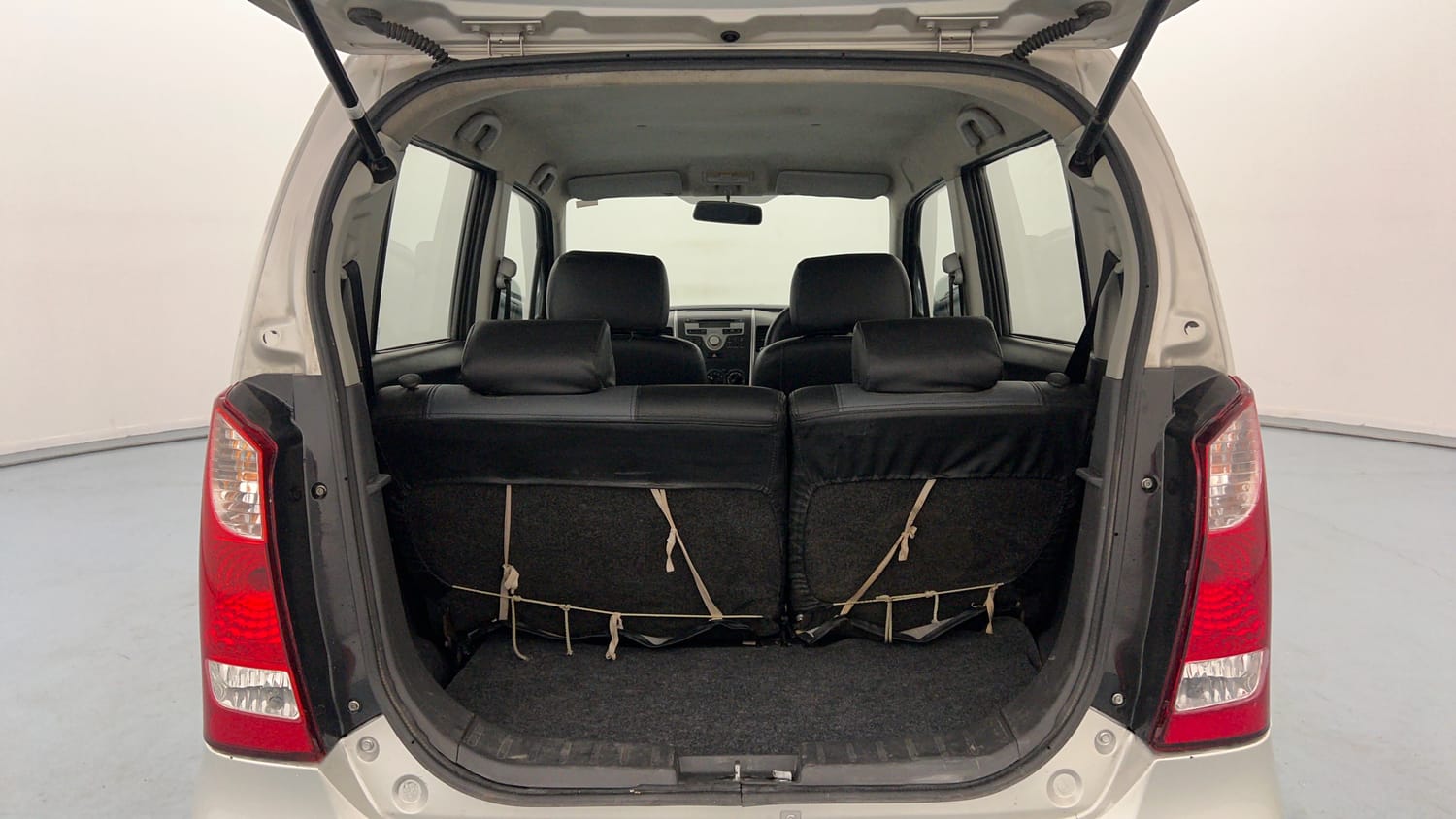 Used 2012 Maruti Suzuki Wagon R 1.0 VXi Petrol Manual interior DICKY INSIDE VIEW