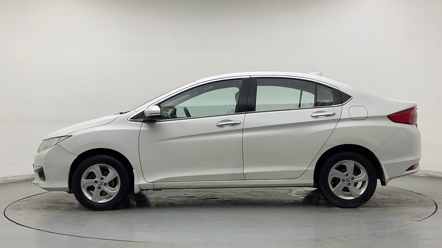 Used 2015 Honda City V Petrol Manual exterior LEFT SIDE VIEW