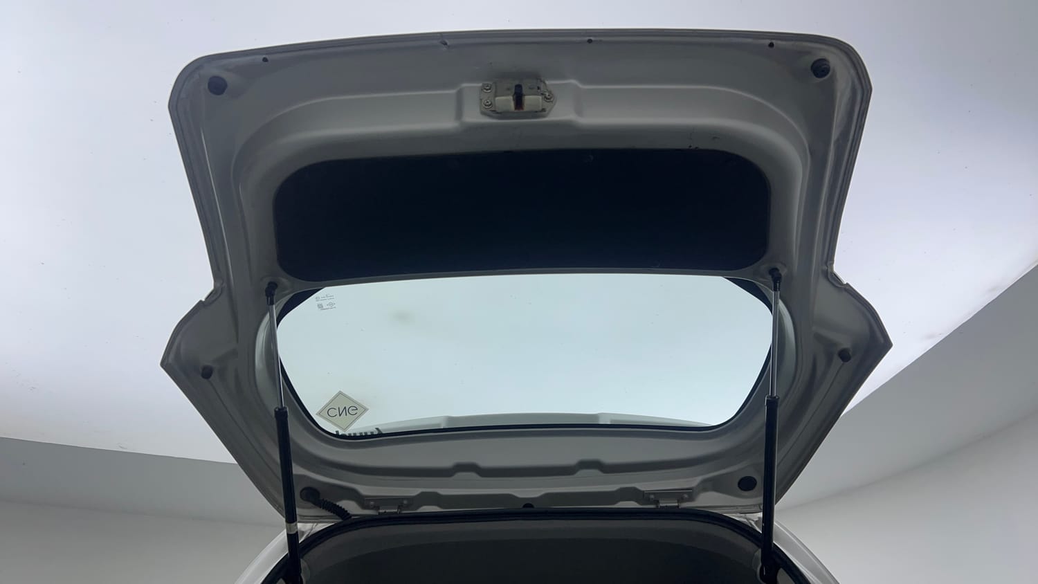 Used 2018 Maruti Suzuki Wagon R LXI CNG Cng Manual interior DICKY DOOR OPEN VIEW