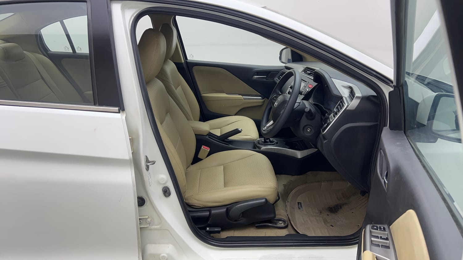 Used 2015 Honda City V Petrol Manual interior RIGHT SIDE FRONT DOOR CABIN VIEW
