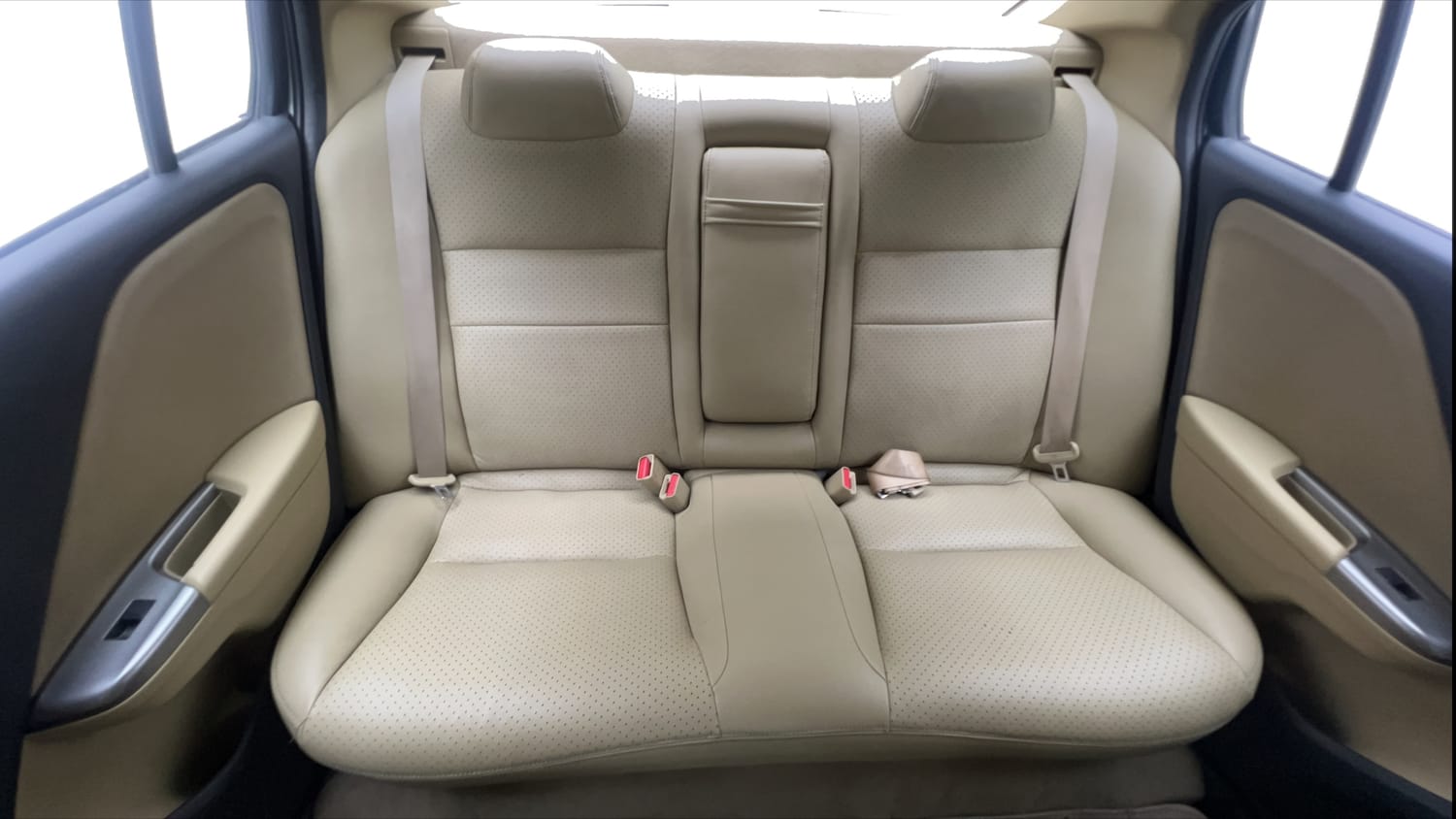 Used 2015 Honda City V Petrol Manual interior REAR SEAT CONDITION VIEW