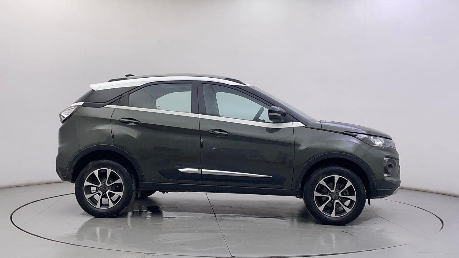 Used 2021 Tata Nexon XZA Plus (O) Dual Tone Petrol Automatic exterior RIGHT SIDE VIEW