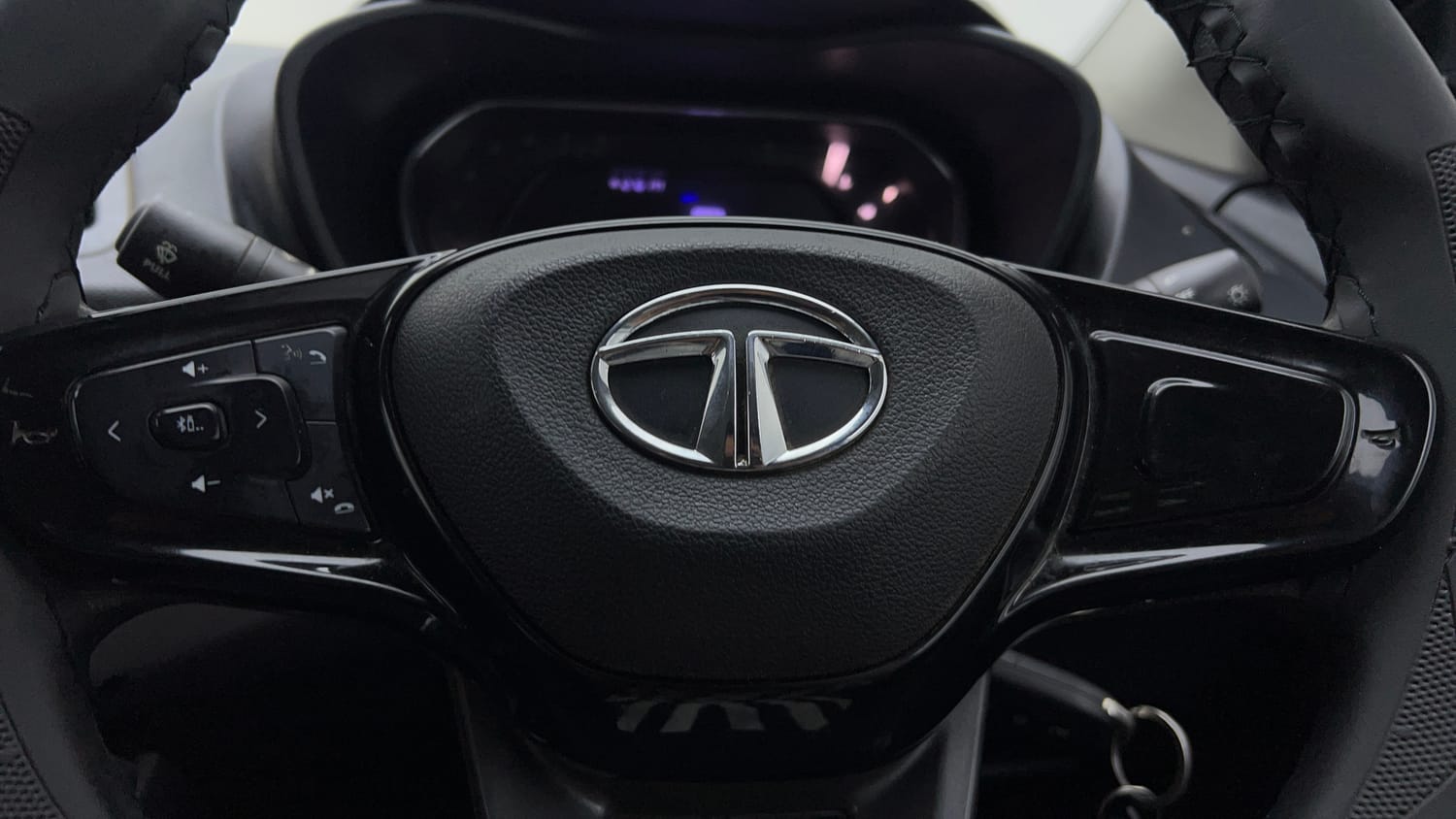 Used 2022 Tata Nexon XM (S) Diesel Diesel Manual top_features Steering mounted controls