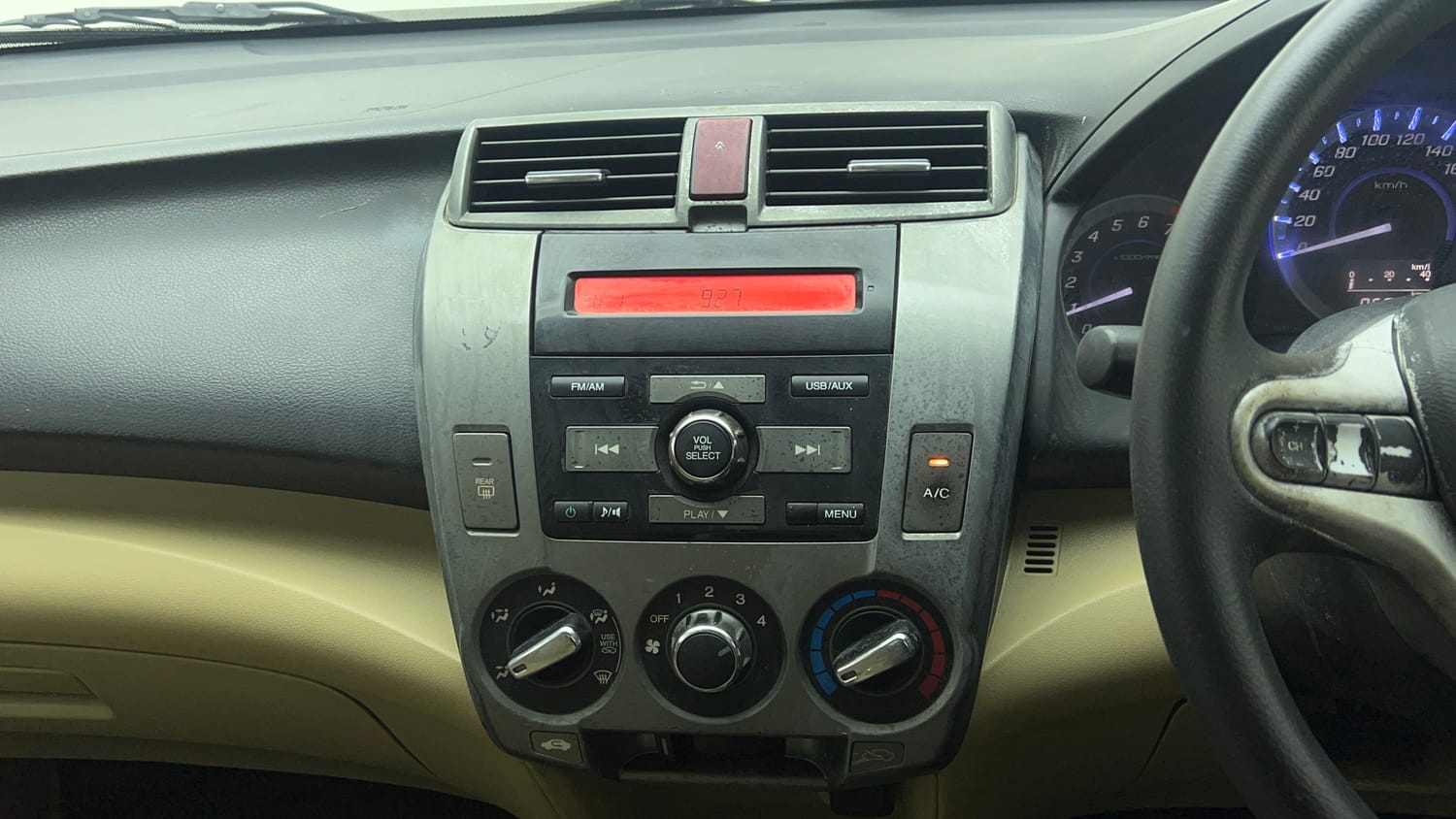 Used 2013 Honda City 1.5 S MT Petrol Manual top_features Integrated (in-dash) music system