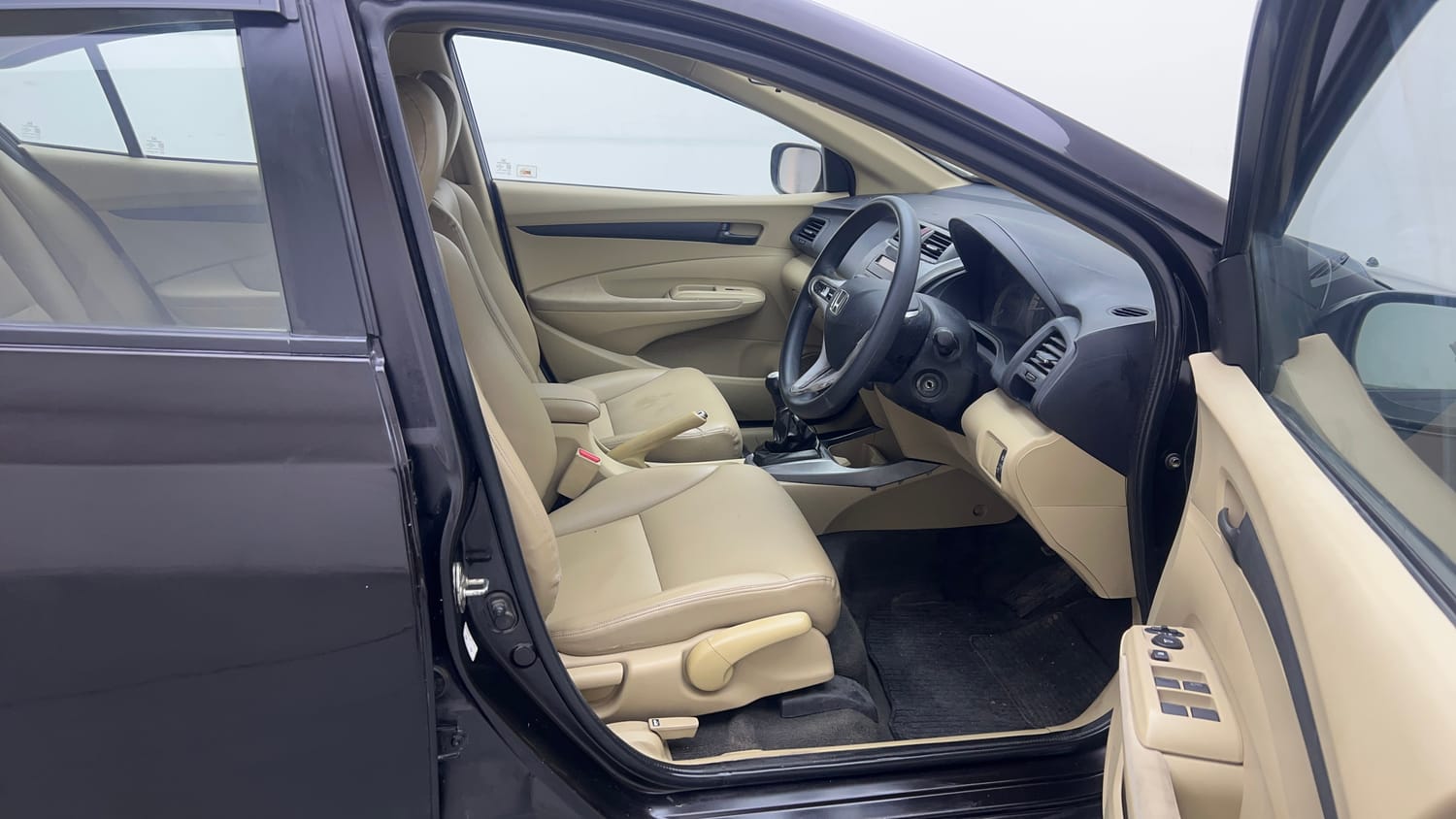 Used 2013 Honda City 1.5 S MT Petrol Manual interior RIGHT SIDE FRONT DOOR CABIN VIEW