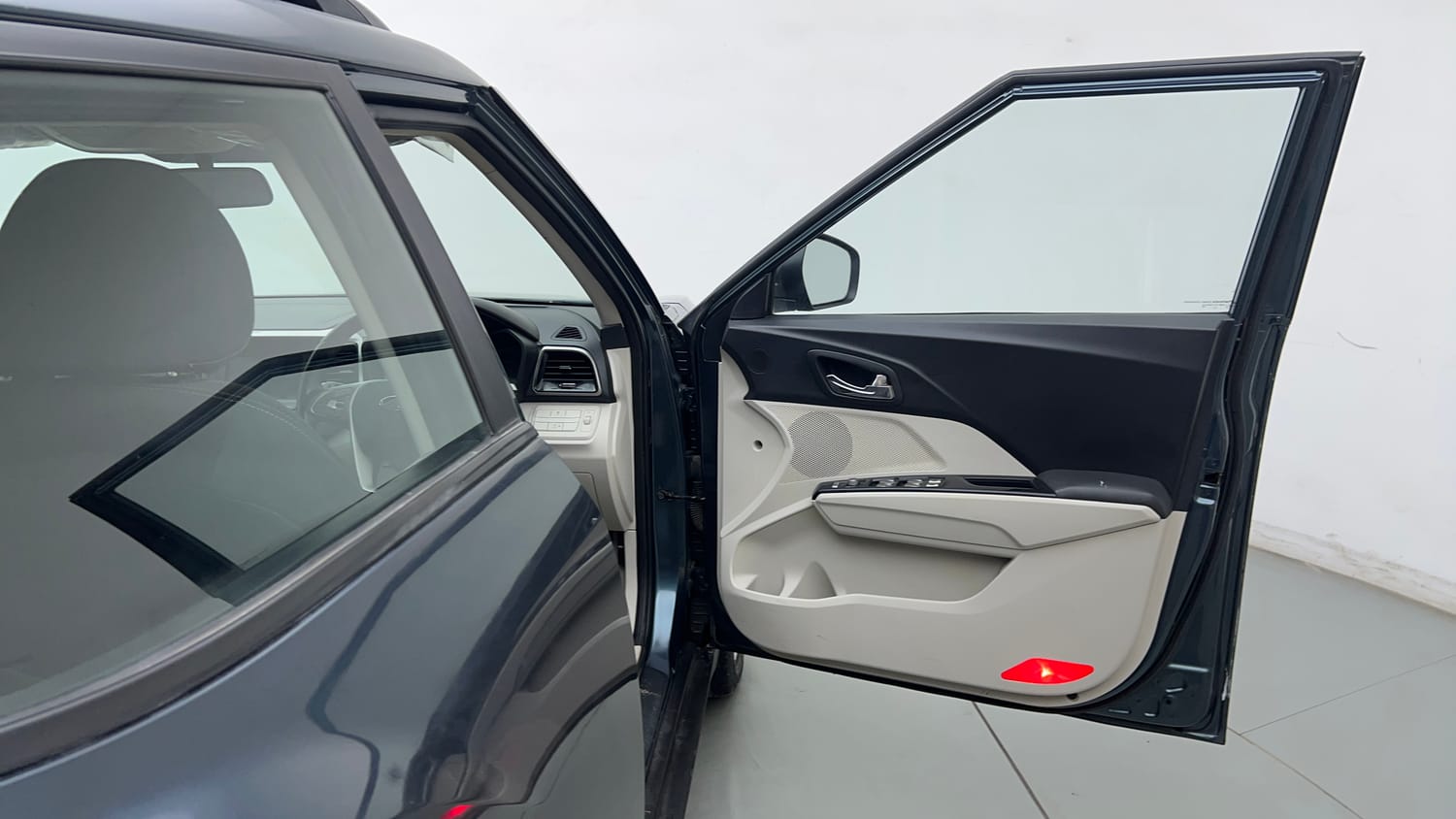 2020 Mahindra XUV 300 W8 1.2 Petrol-19