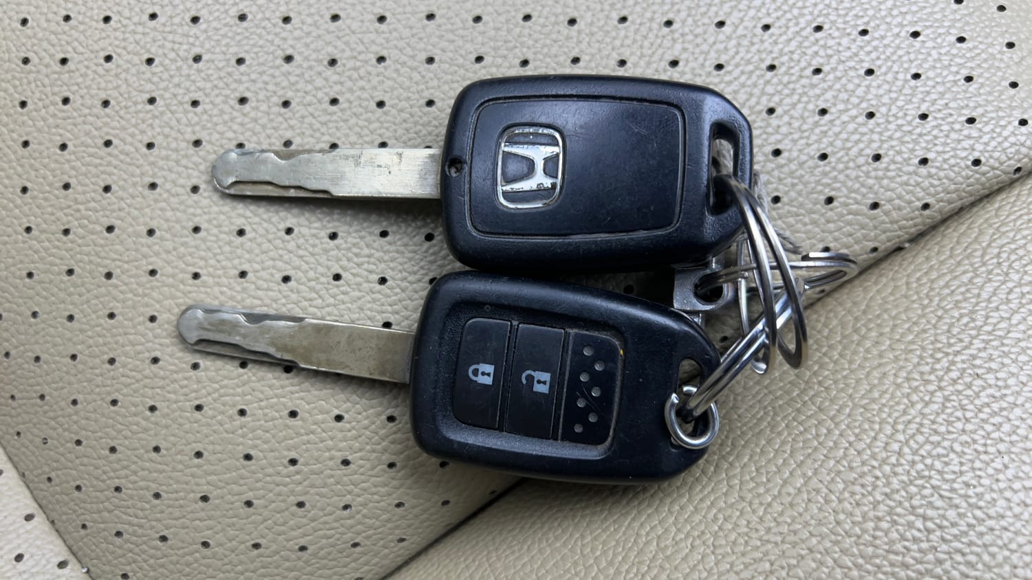 Used 2015 Honda City V Petrol Manual extra CAR KEY VIEW
