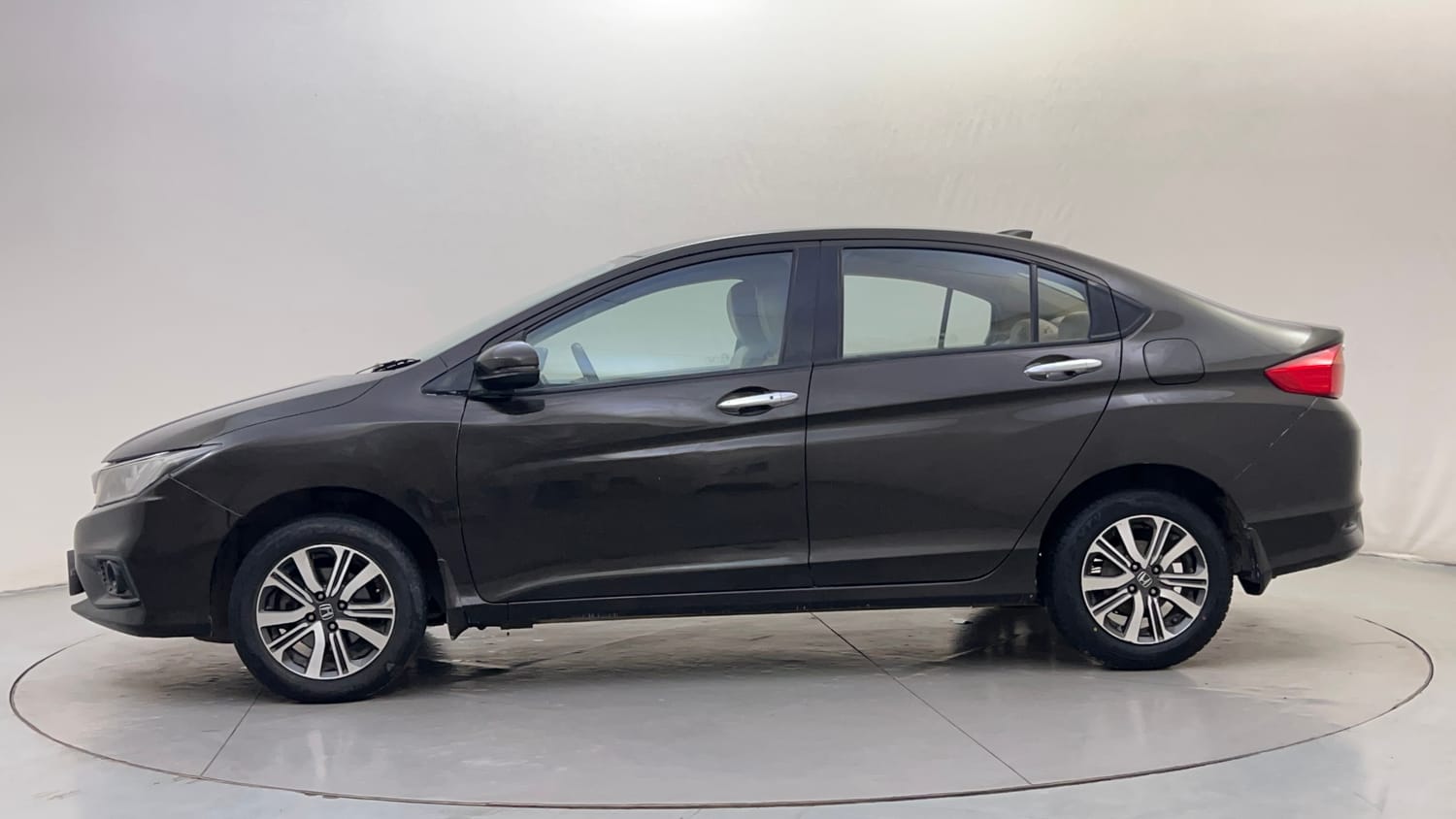Used 2018 Honda City V Petrol Petrol Manual exterior LEFT SIDE VIEW