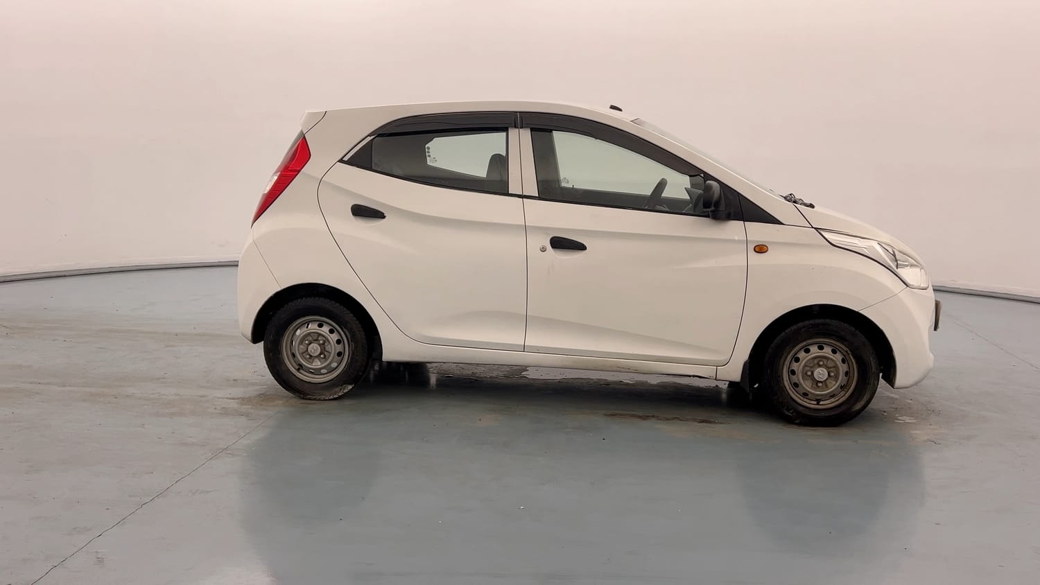 Used 2016 Hyundai Eon Era + Petrol Manual exterior RIGHT SIDE VIEW