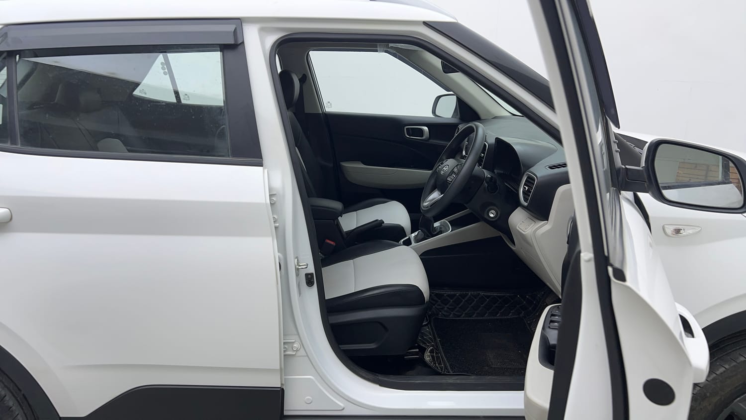 Used 2025 Hyundai Venue S 1.2 Petrol Petrol Manual interior RIGHT SIDE FRONT DOOR CABIN VIEW